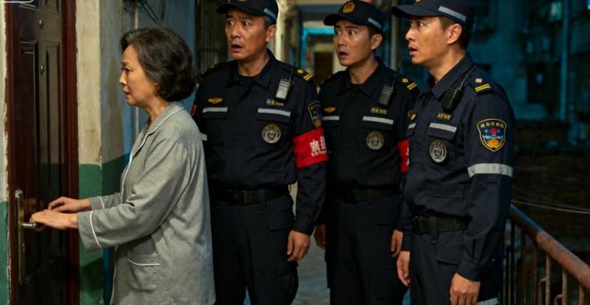 拒绝救援：“别救了他带了两个睡袋！”AG真人旗舰厅45岁教师爬山失联妻子(图4)